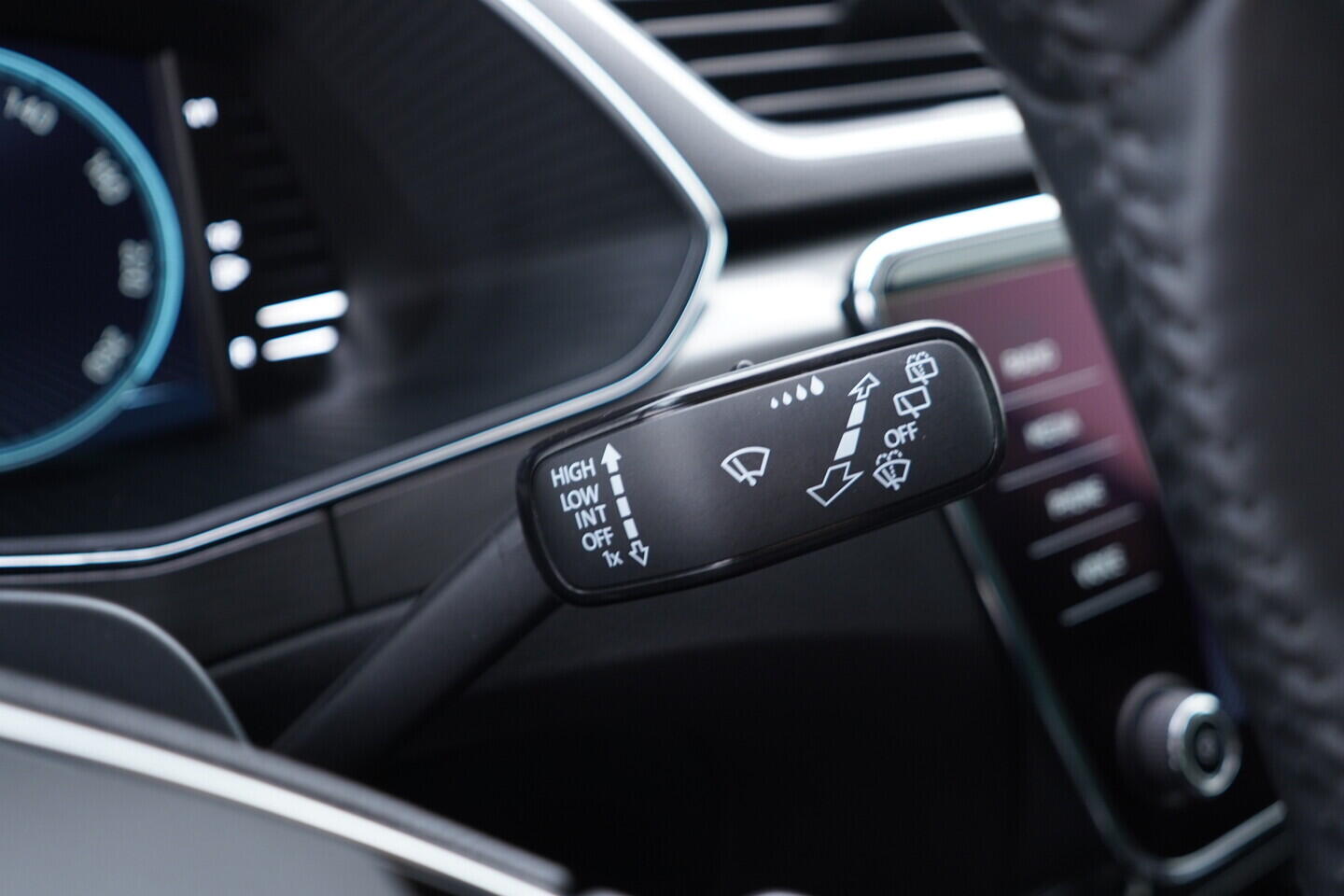 OV190V10971_25.webp_SUPERB Style 2.0 TSI 140 kW automat, DPH