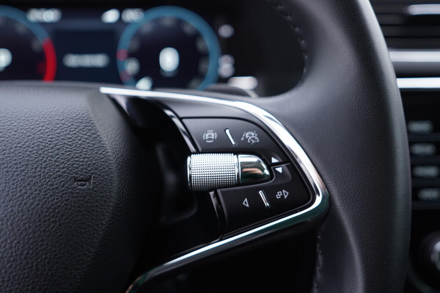 OV190V10971_27.webp_SUPERB Style 2.0 TSI 140 kW automat, DPH