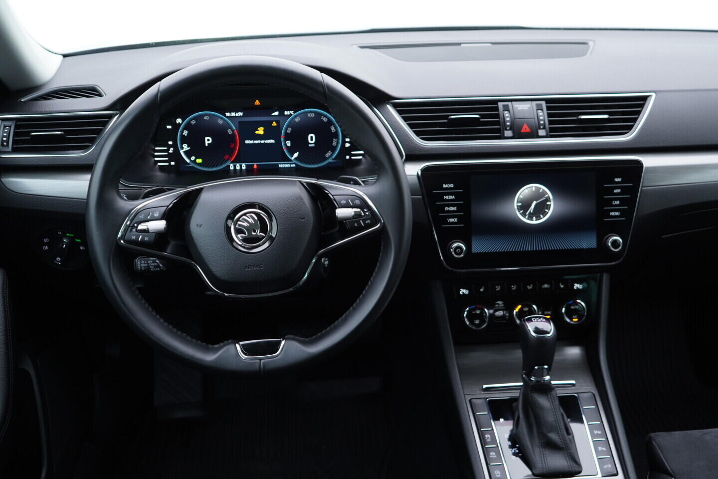 OV190V10971_28.webp_SUPERB Style 2.0 TSI 140 kW automat, DPH