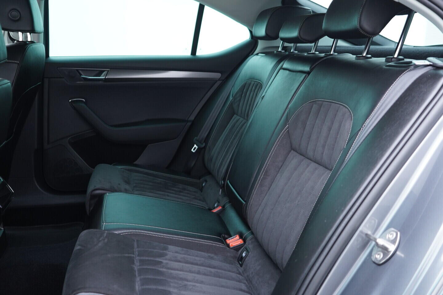 OV190V10971_38.webp_SUPERB Style 2.0 TSI 140 kW automat, DPH