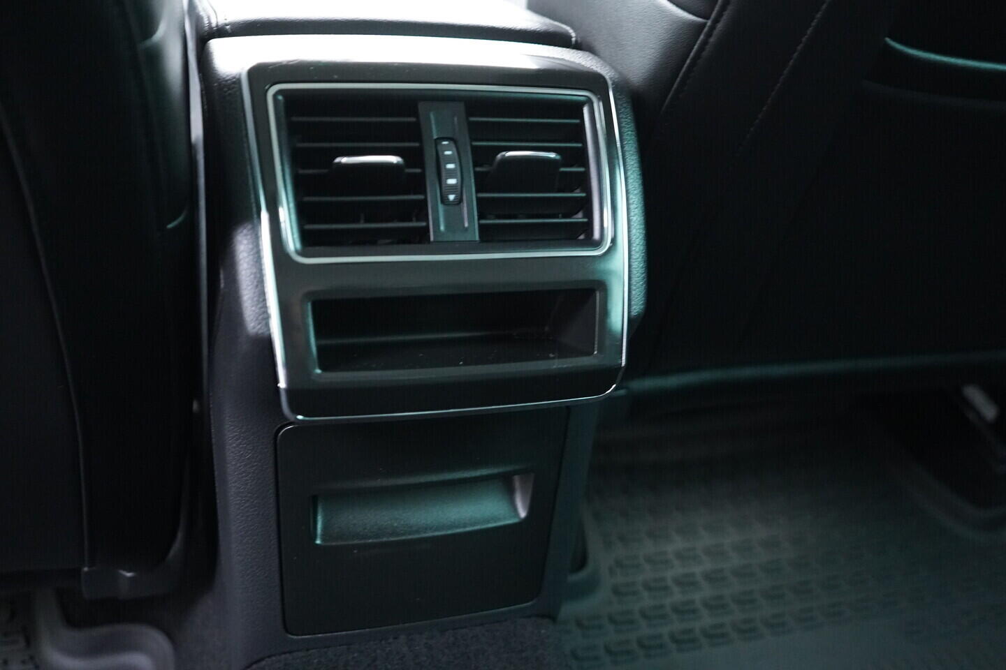 OV190V10971_39.webp_SUPERB Style 2.0 TSI 140 kW automat, DPH