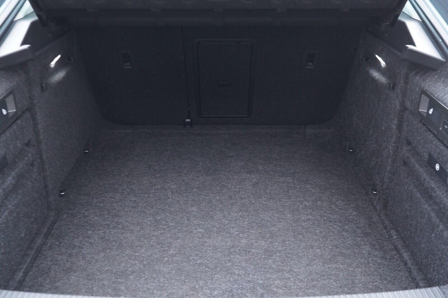 OV190V10971_40.webp_SUPERB Style 2.0 TSI 140 kW automat, DPH