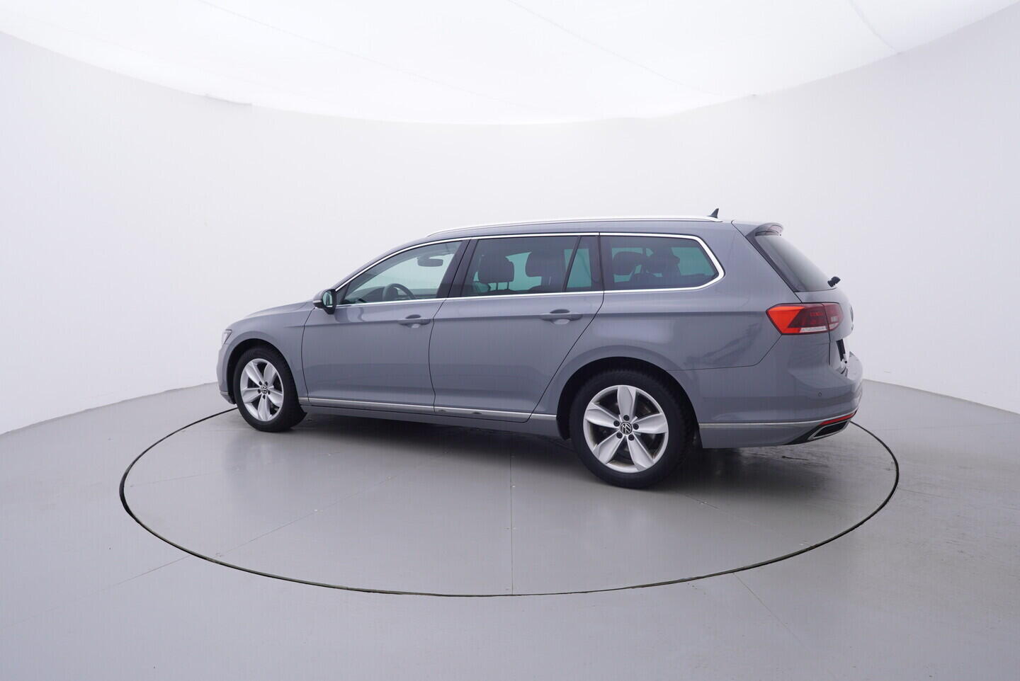 OV190V10972_12.webp_PASSAT VARIANT Elegance 2.0 TDI 110 kW automat, DPH