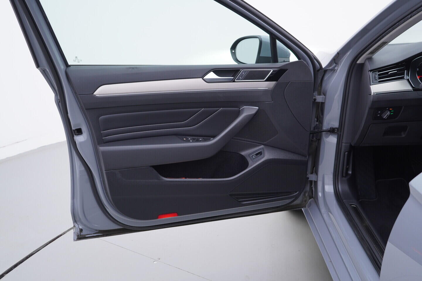 OV190V10972_19.webp_PASSAT VARIANT Elegance 2.0 TDI 110 kW automat, DPH