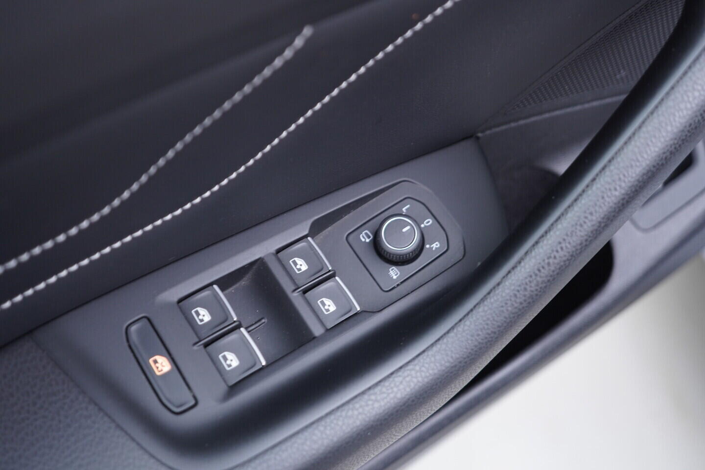 OV190V10972_20.webp_PASSAT VARIANT Elegance 2.0 TDI 110 kW automat, DPH