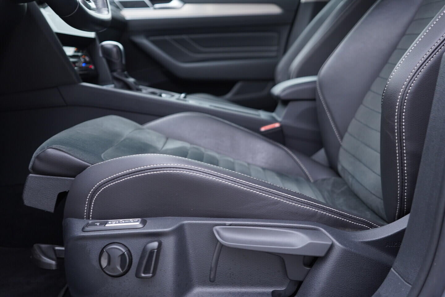 OV190V10972_21.webp_PASSAT VARIANT Elegance 2.0 TDI 110 kW automat, DPH