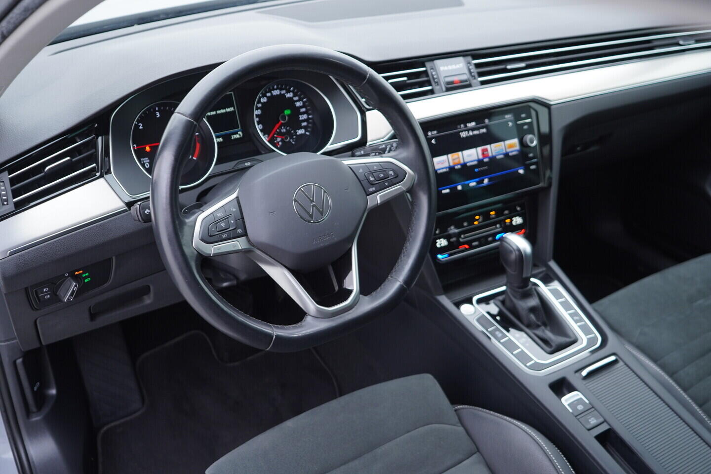 OV190V10972_22.webp_PASSAT VARIANT Elegance 2.0 TDI 110 kW automat, DPH