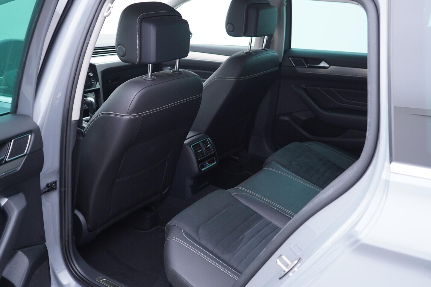 OV190V10972_38.webp_PASSAT VARIANT Elegance 2.0 TDI 110 kW automat, DPH