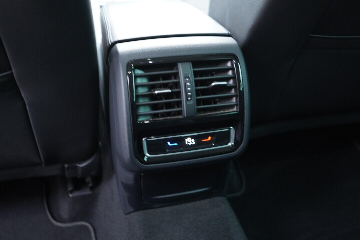 OV190V10972_40.webp_PASSAT VARIANT Elegance 2.0 TDI 110 kW automat, DPH