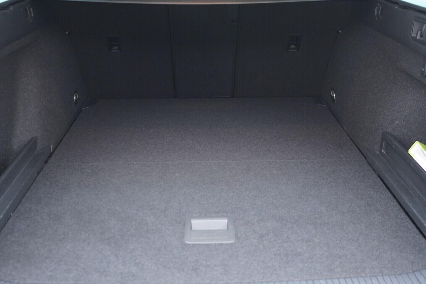 OV190V10972_41.webp_PASSAT VARIANT Elegance 2.0 TDI 110 kW automat, DPH