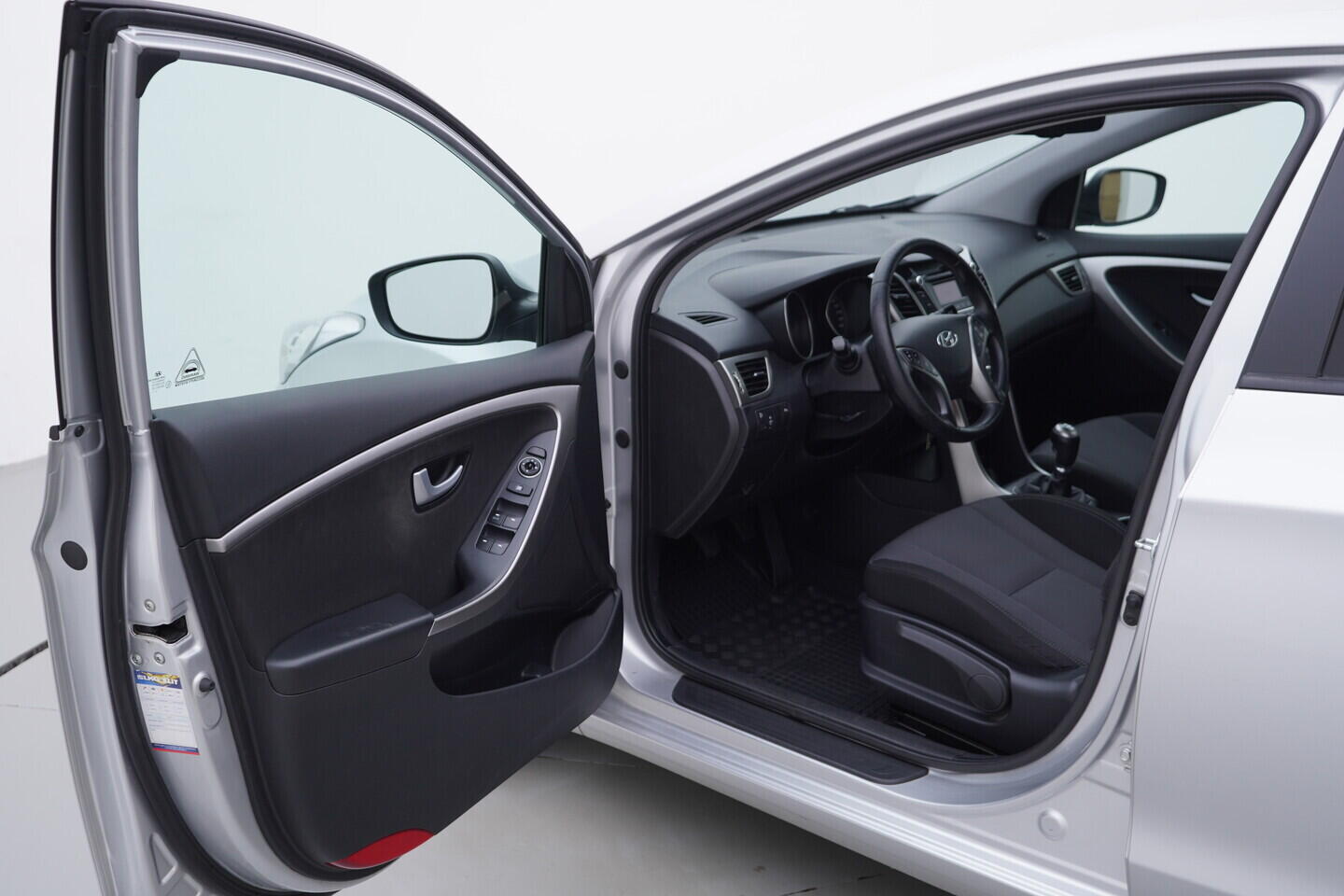 OV190V10973_18.webp_I30 Trikolor 1.6 GDI 99 kW manuál