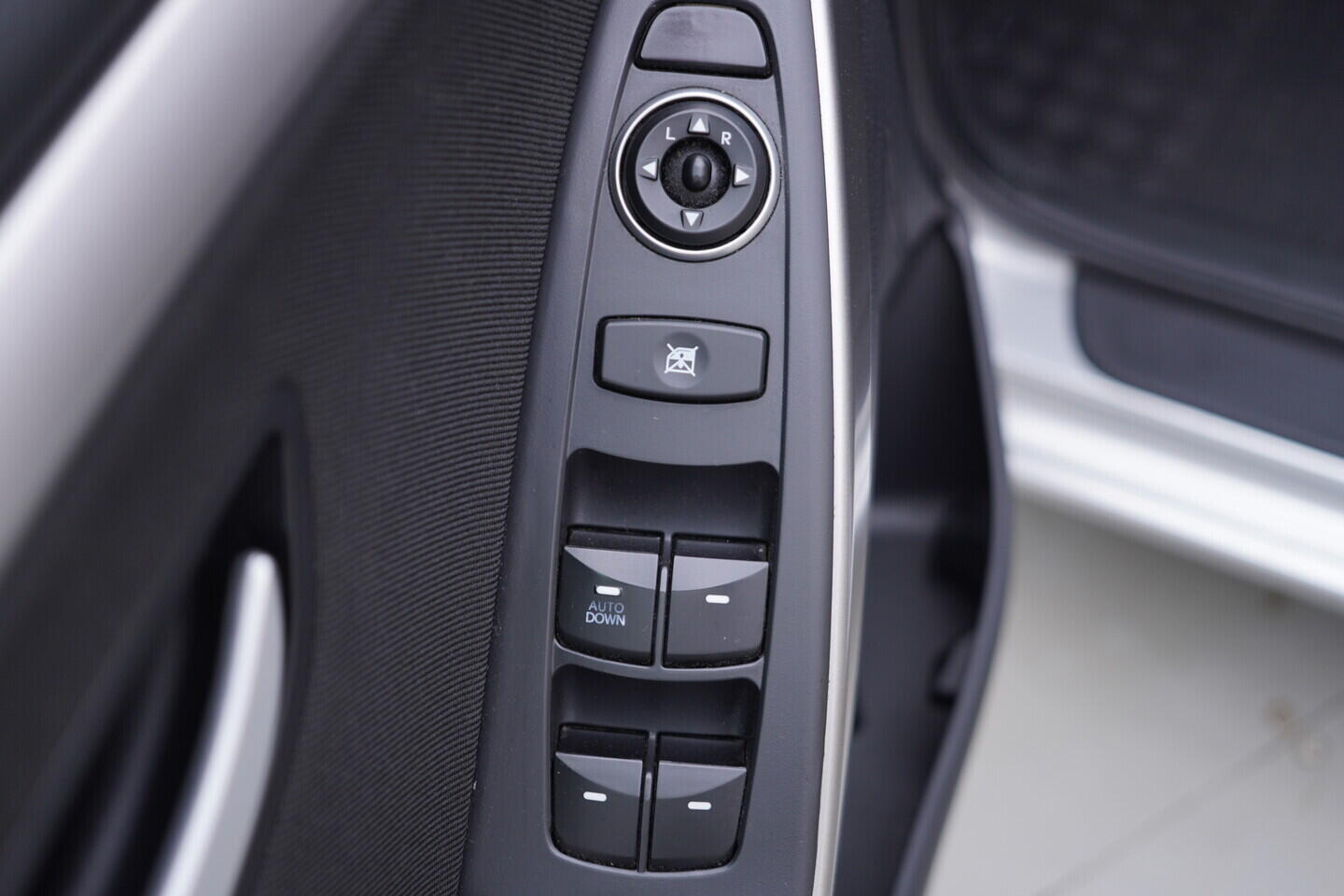 OV190V10973_20.webp_I30 Trikolor 1.6 GDI 99 kW manuál