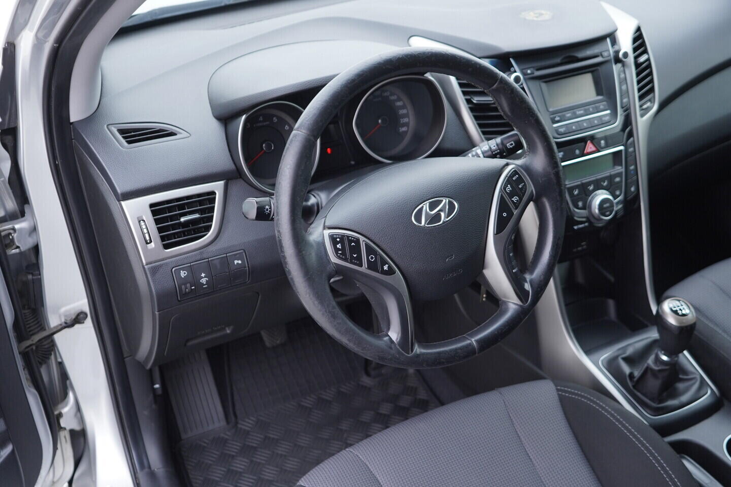 OV190V10973_21.webp_I30 Trikolor 1.6 GDI 99 kW manuál