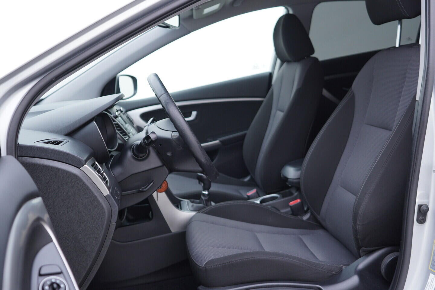 OV190V10973_22.webp_I30 Trikolor 1.6 GDI 99 kW manuál