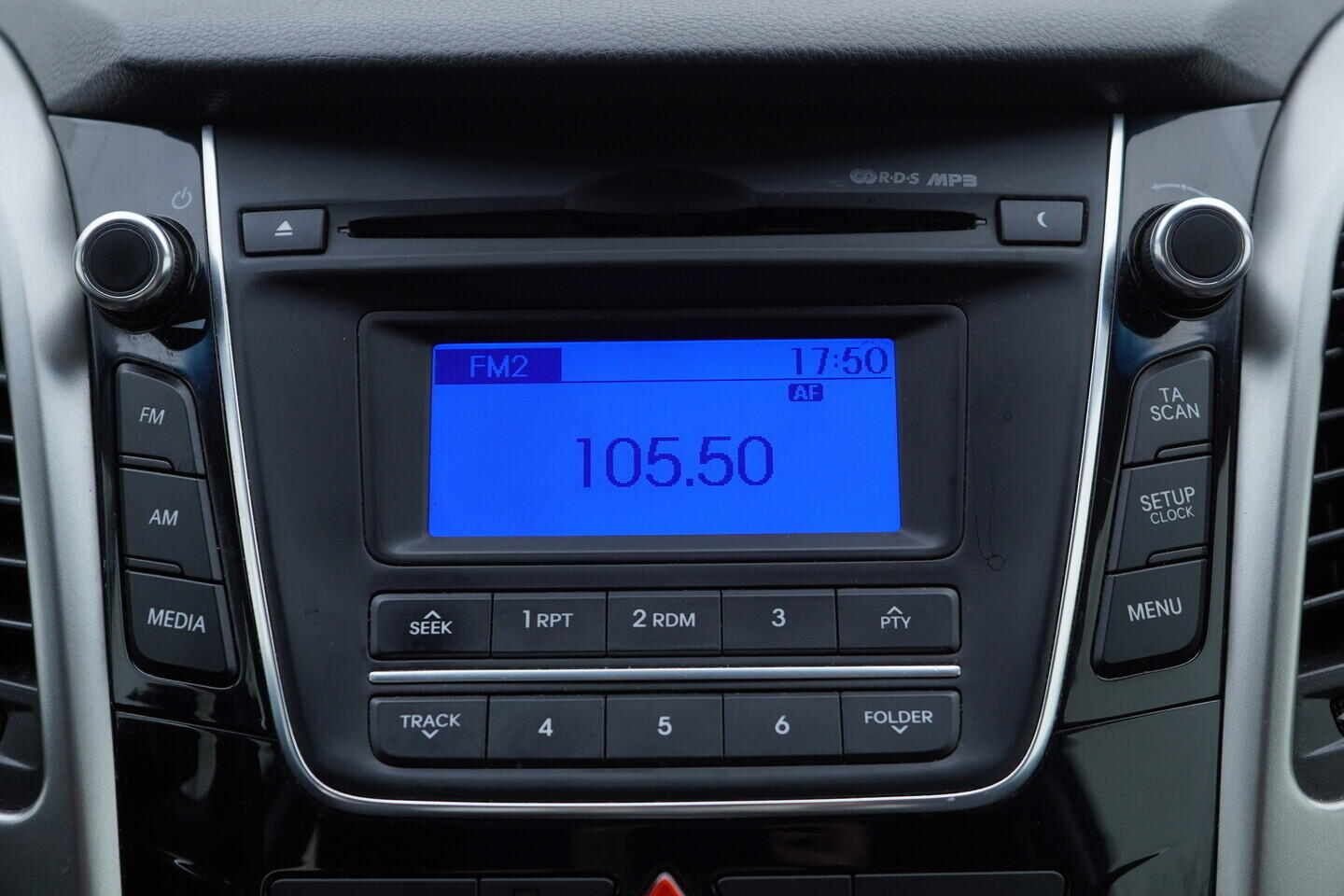 OV190V10973_27.webp_I30 Trikolor 1.6 GDI 99 kW manuál