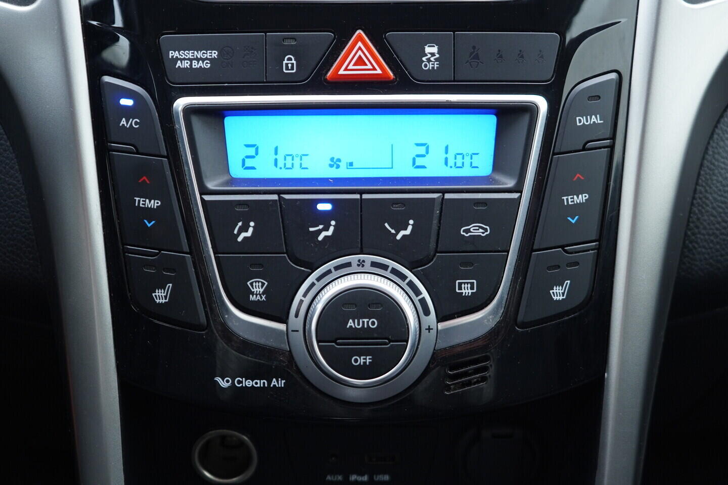 OV190V10973_28.webp_I30 Trikolor 1.6 GDI 99 kW manuál