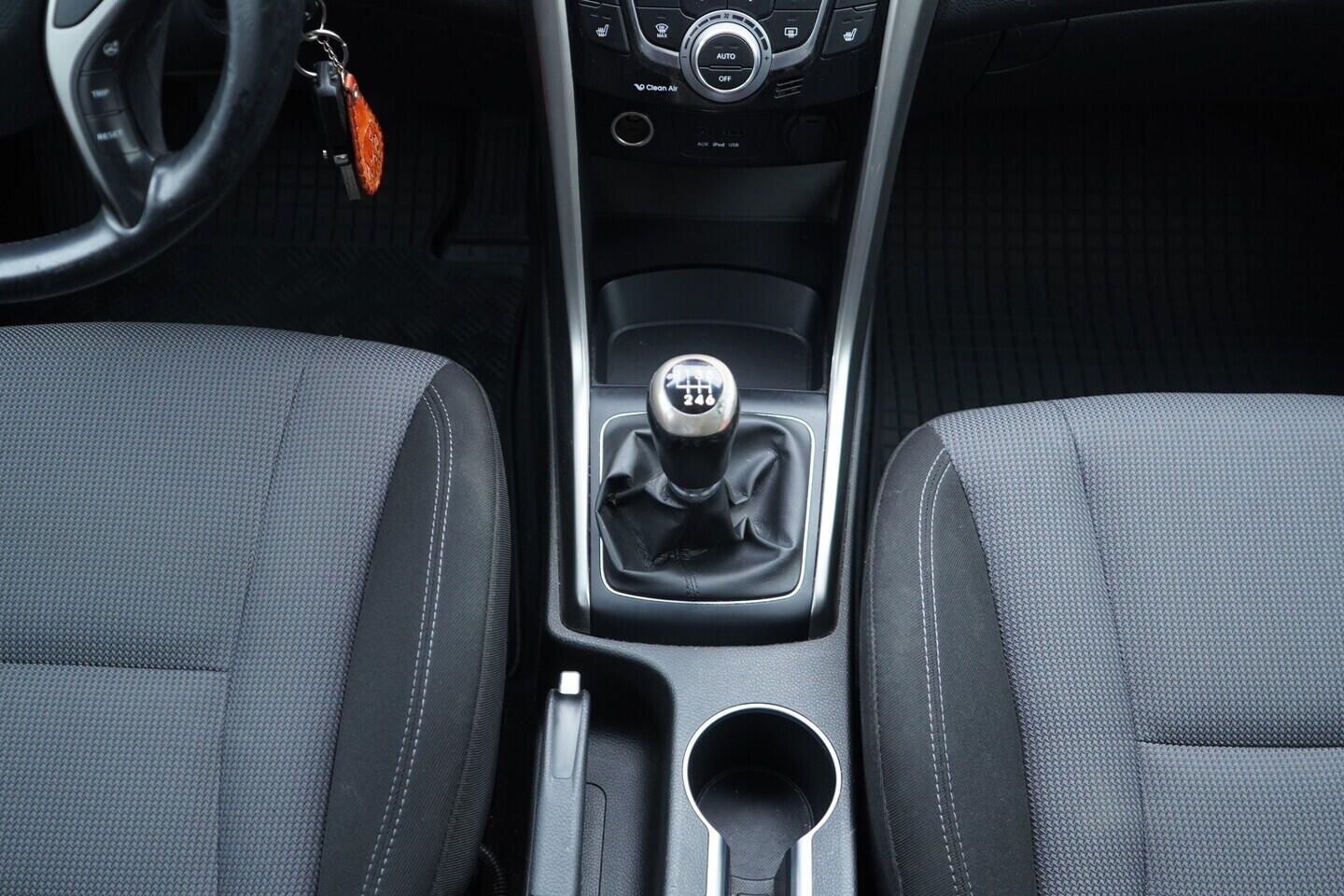 OV190V10973_29.webp_I30 Trikolor 1.6 GDI 99 kW manuál