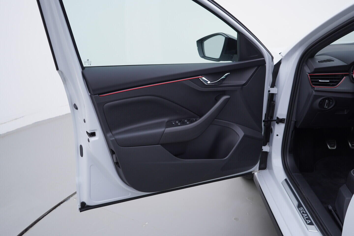 OV190V10974_19.webp_SCALA Monte Carlo 1.0 TSI 85 kW manuál, DPH