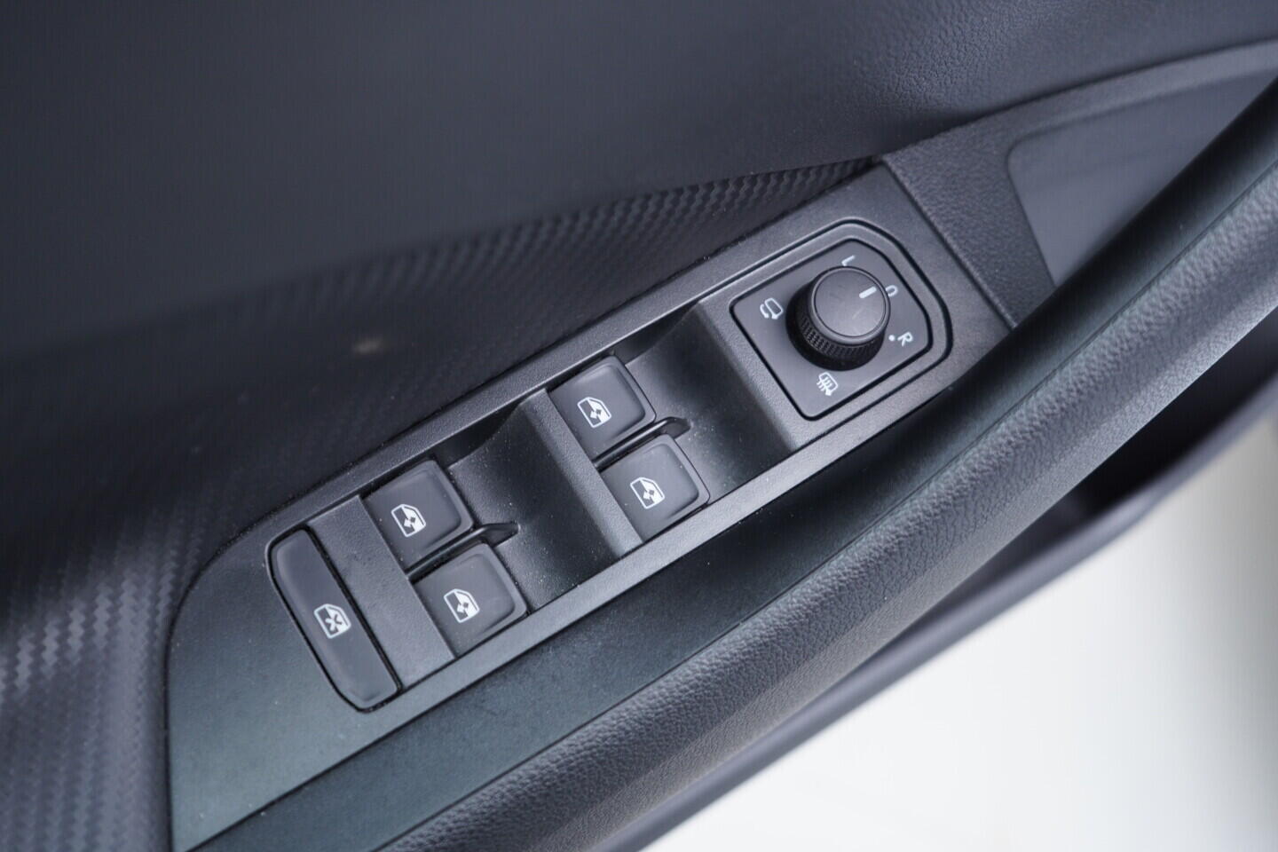 OV190V10974_20.webp_SCALA Monte Carlo 1.0 TSI 85 kW manuál, DPH