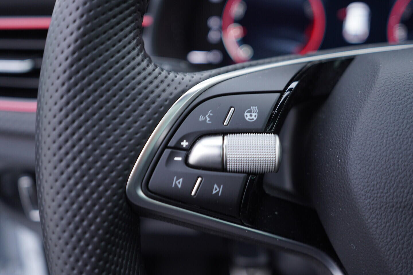 OV190V10974_25.webp_SCALA Monte Carlo 1.0 TSI 85 kW manuál, DPH