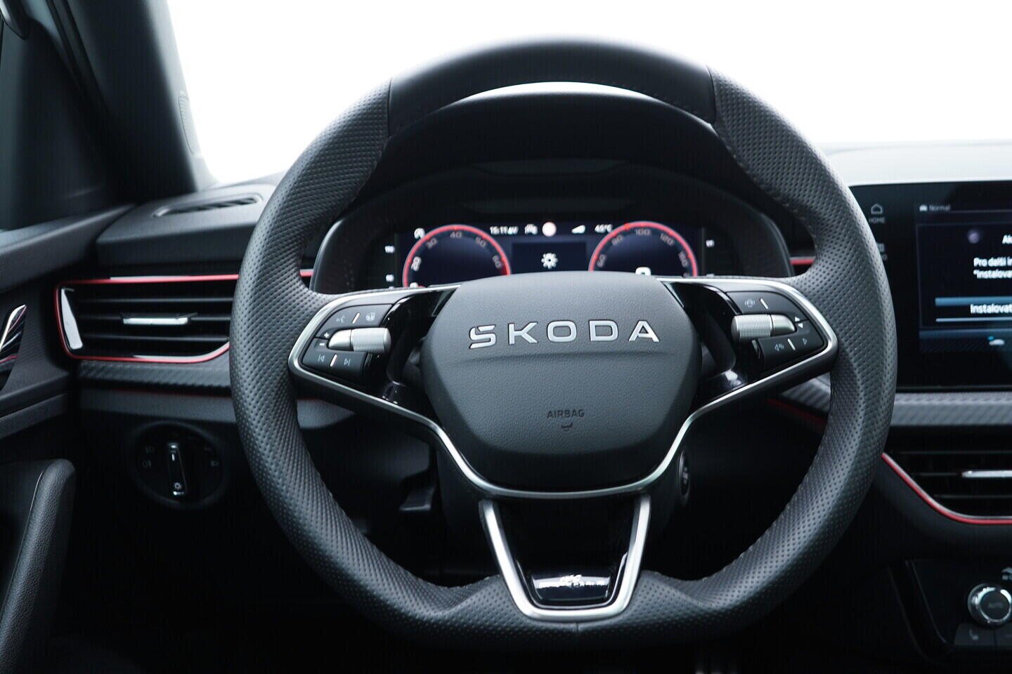 OV190V10974_28.webp_SCALA Monte Carlo 1.0 TSI 85 kW manuál, DPH