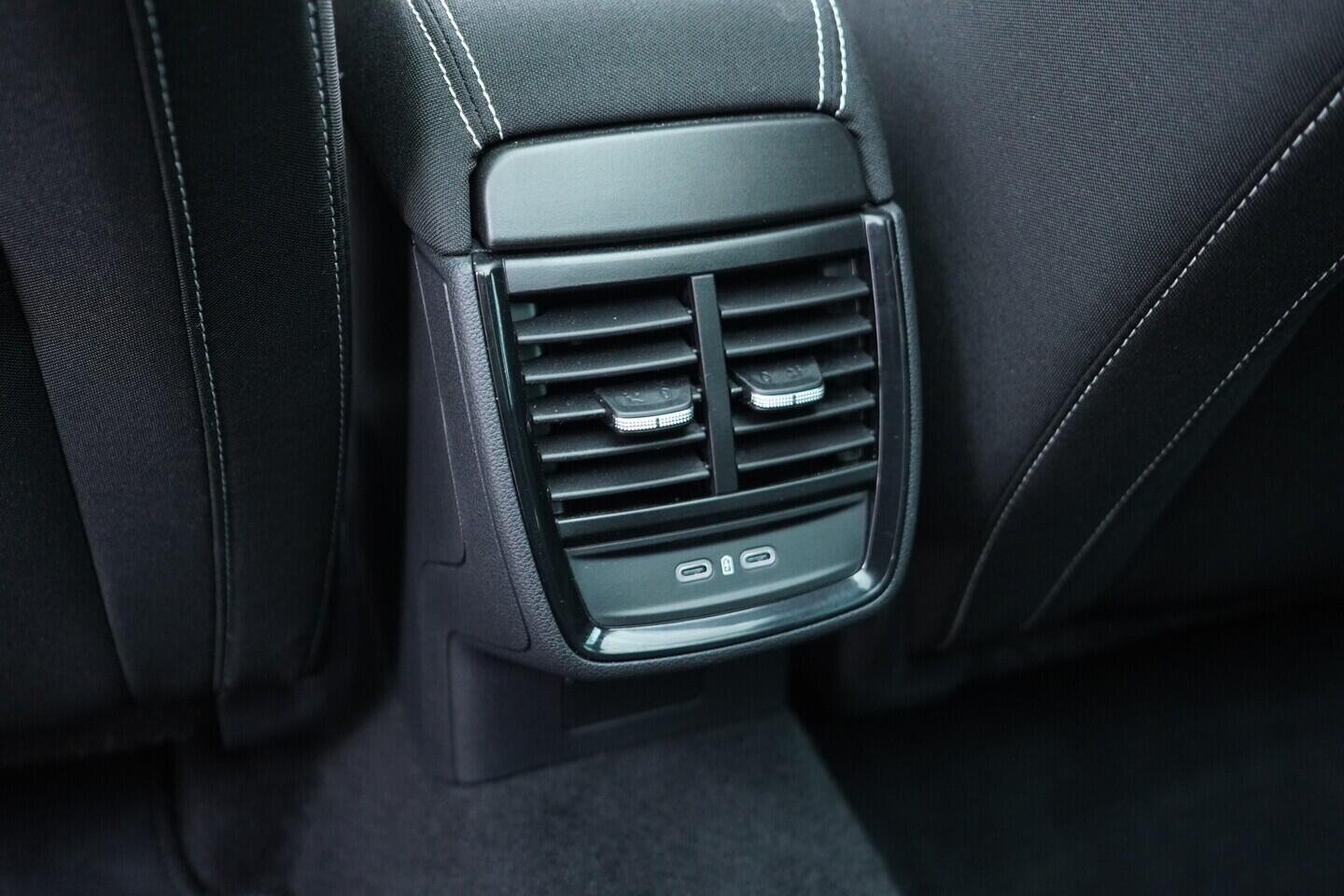 OV190V10974_38.webp_SCALA Monte Carlo 1.0 TSI 85 kW manuál, DPH