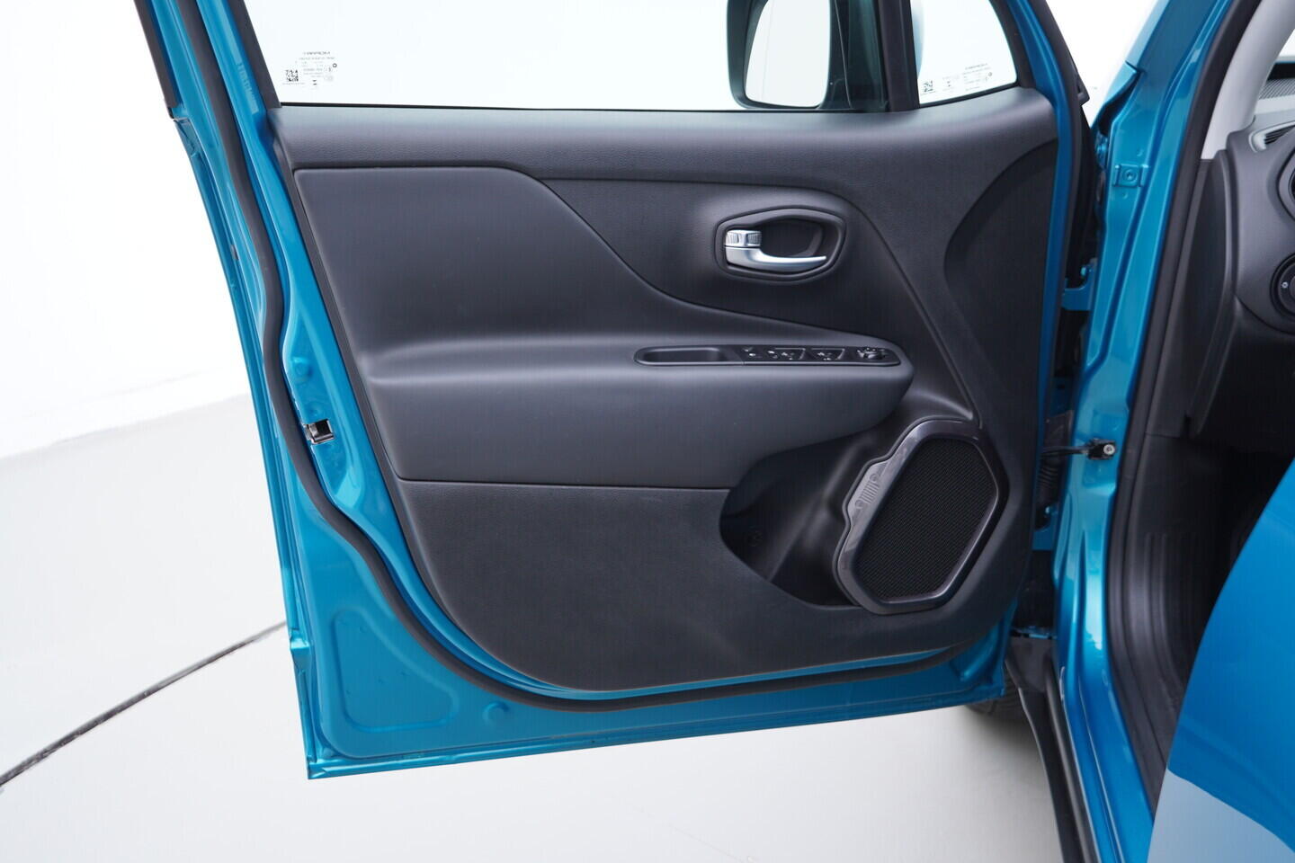 OV190V10978_19.webp_RENEGADE  1.3 PHEV 96 kW automat