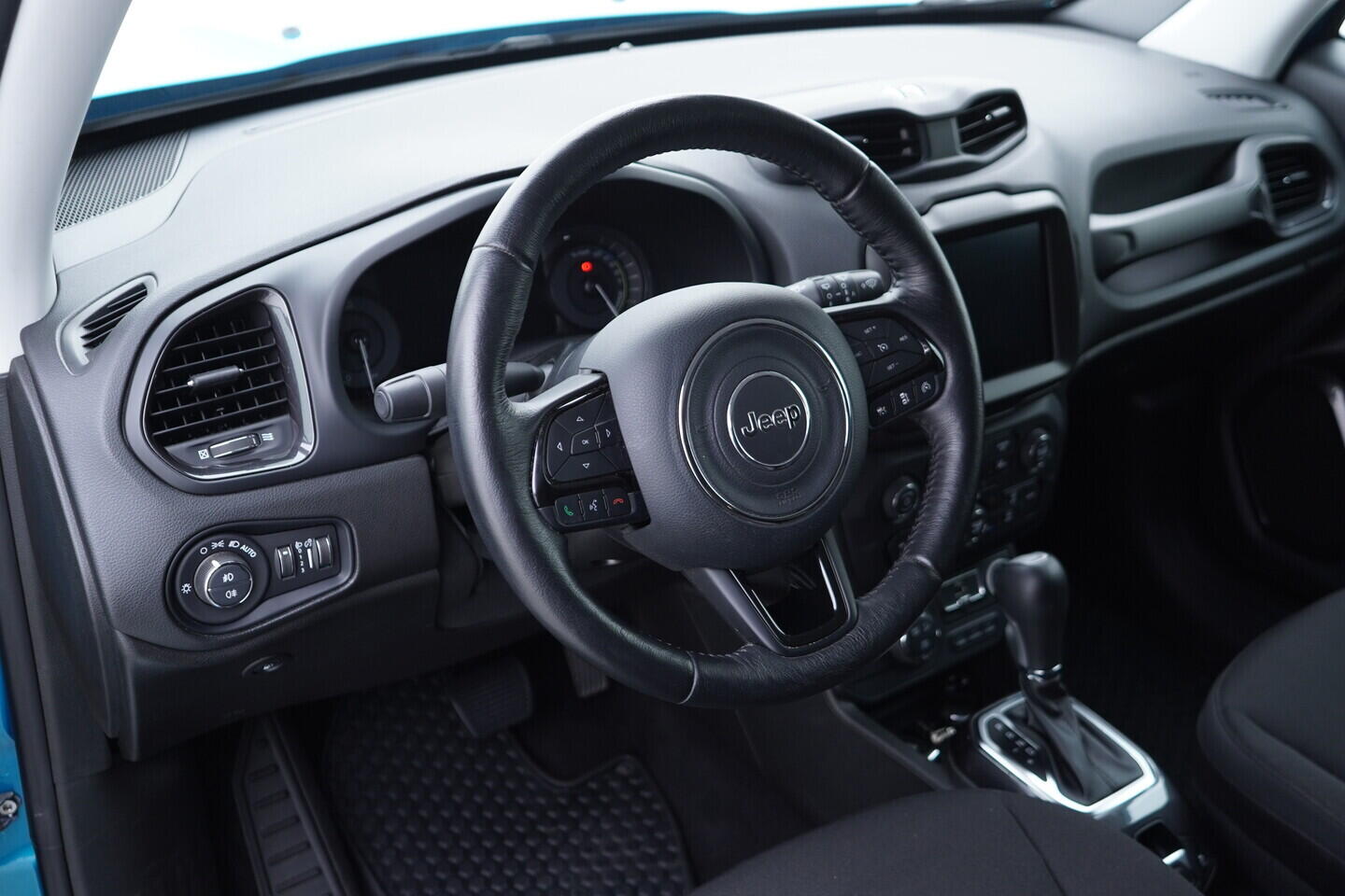 OV190V10978_21.webp_RENEGADE  1.3 PHEV 96 kW automat