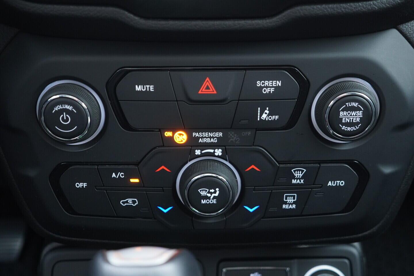 OV190V10978_31.webp_RENEGADE  1.3 PHEV 96 kW automat