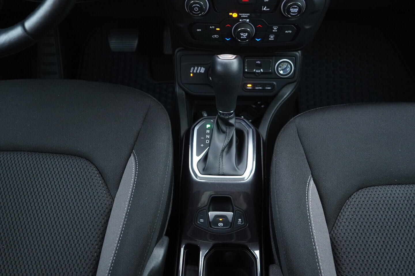 OV190V10978_34.webp_RENEGADE  1.3 PHEV 96 kW automat