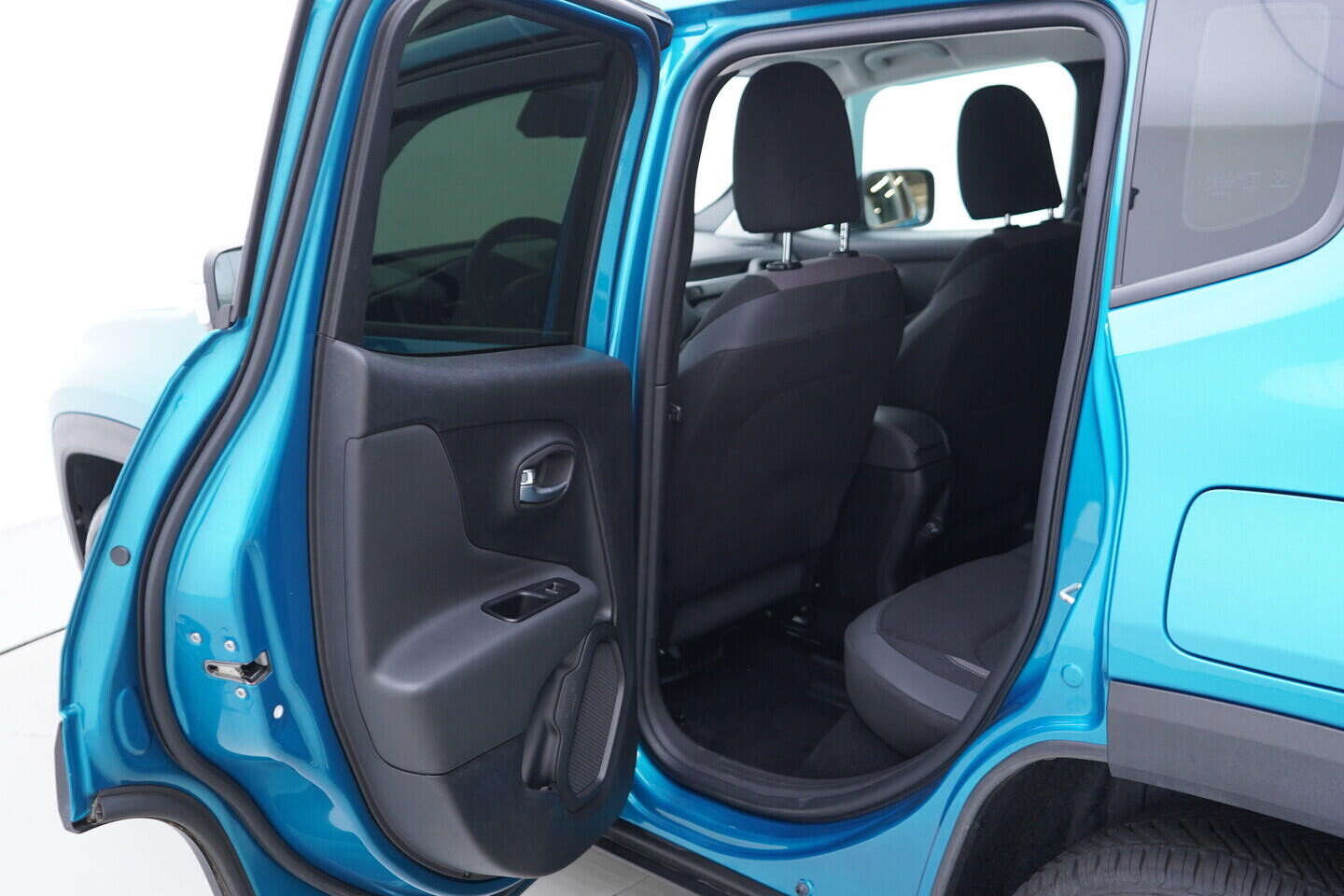 OV190V10978_35.webp_RENEGADE  1.3 PHEV 96 kW automat