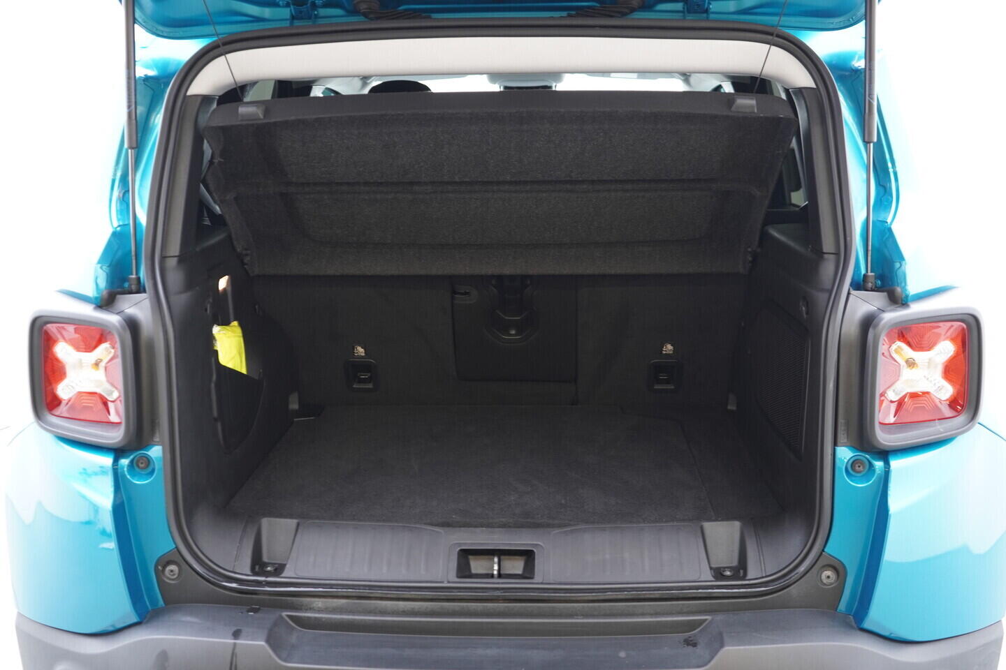 OV190V10978_37.webp_RENEGADE  1.3 PHEV 96 kW automat