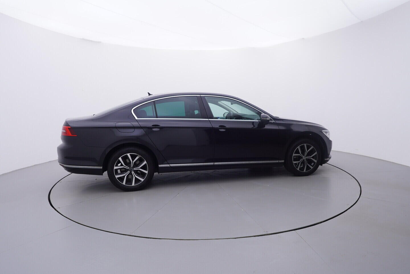 OV190V10979_15.webp_PASSAT  2.0 TDI 110 kW manuál
