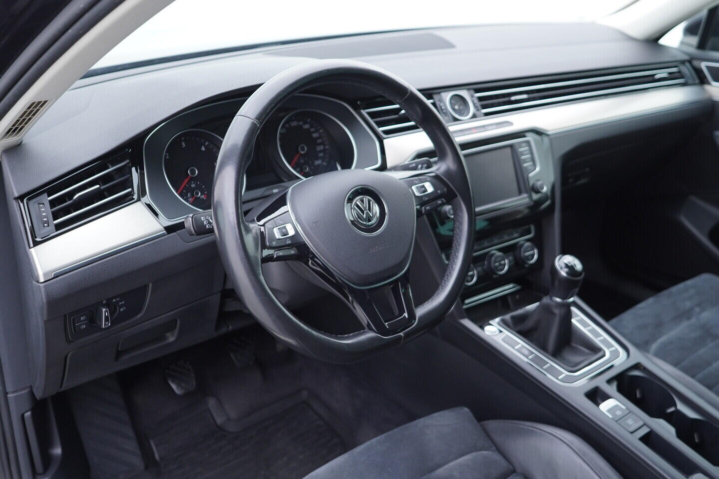 OV190V10979_22.webp_PASSAT  2.0 TDI 110 kW manuál