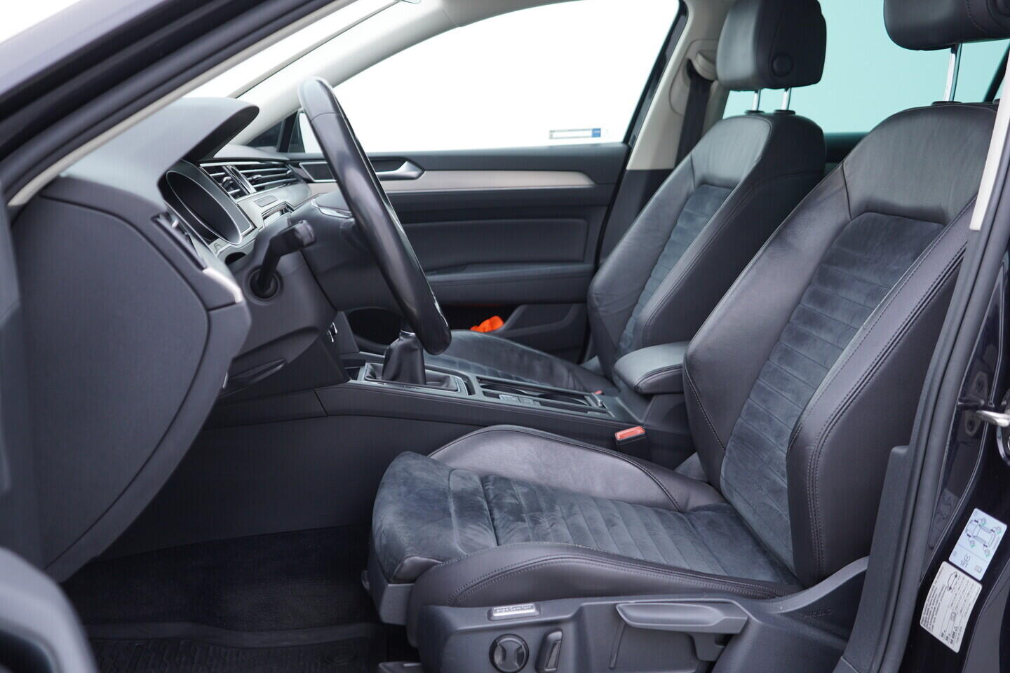 OV190V10979_23.webp_PASSAT  2.0 TDI 110 kW manuál