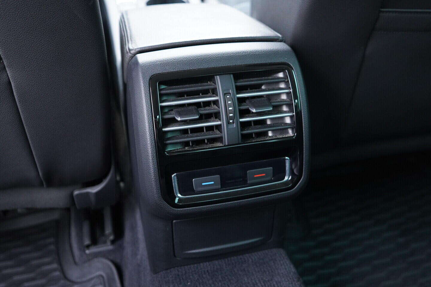 OV190V10979_37.webp_PASSAT  2.0 TDI 110 kW manuál