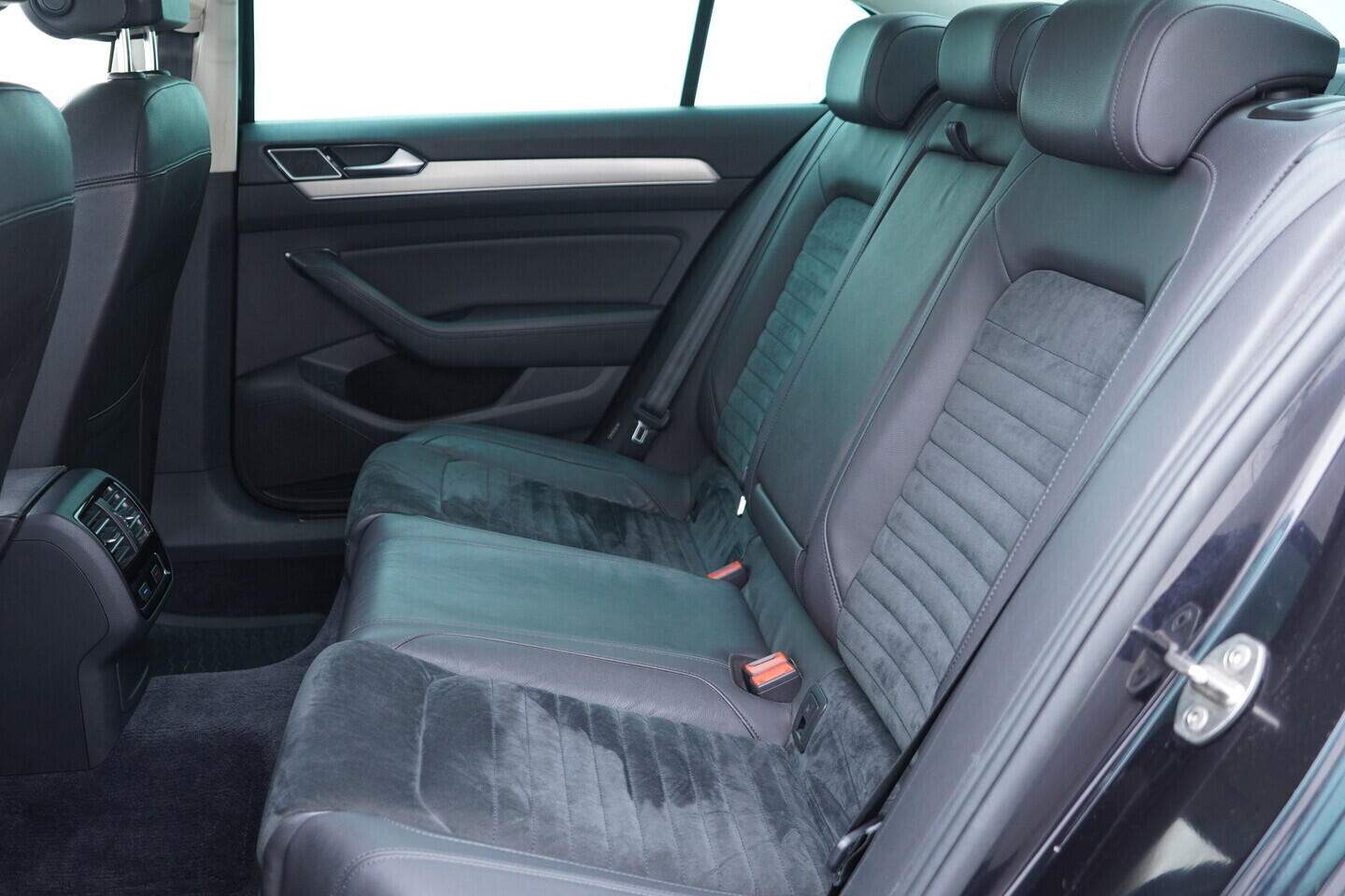 OV190V10979_38.webp_PASSAT  2.0 TDI 110 kW manuál