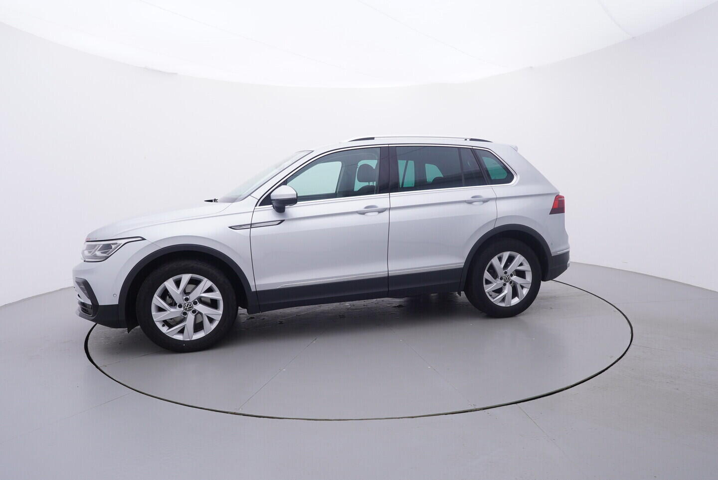 OV190V10982_11.webp_TIGUAN Elegance 1.5 TSI 110 kW automat, DPH