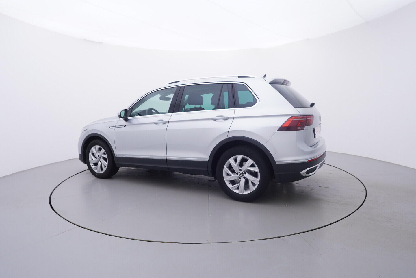 OV190V10982_12.webp_TIGUAN Elegance 1.5 TSI 110 kW automat, DPH