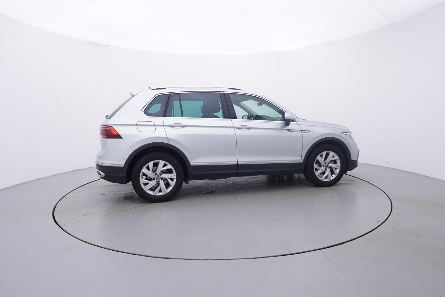 OV190V10982_15.webp_TIGUAN Elegance 1.5 TSI 110 kW automat, DPH