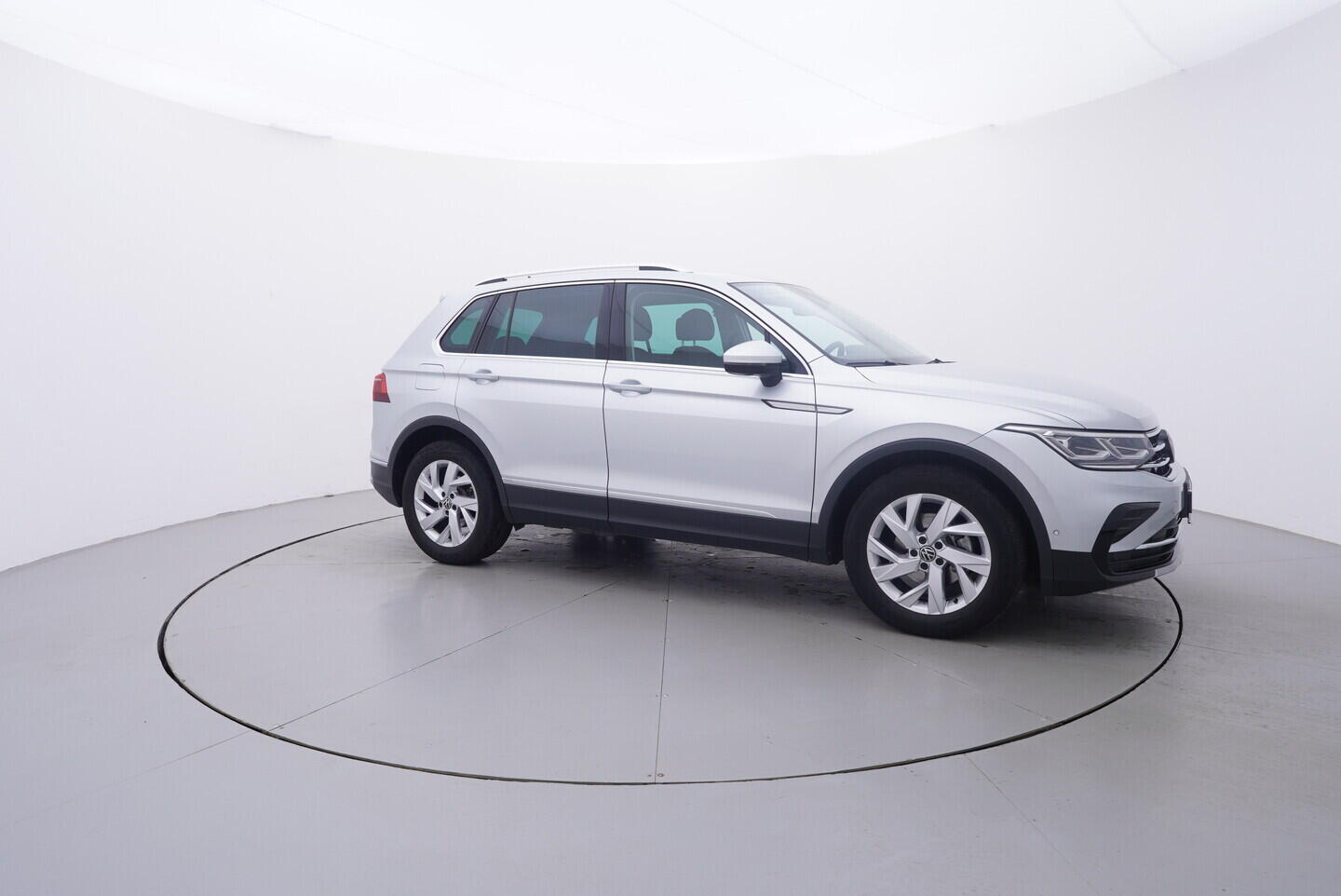 OV190V10982_16.webp_TIGUAN Elegance 1.5 TSI 110 kW automat, DPH