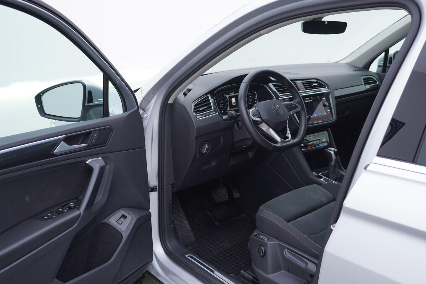 OV190V10982_18.webp_TIGUAN Elegance 1.5 TSI 110 kW automat, DPH