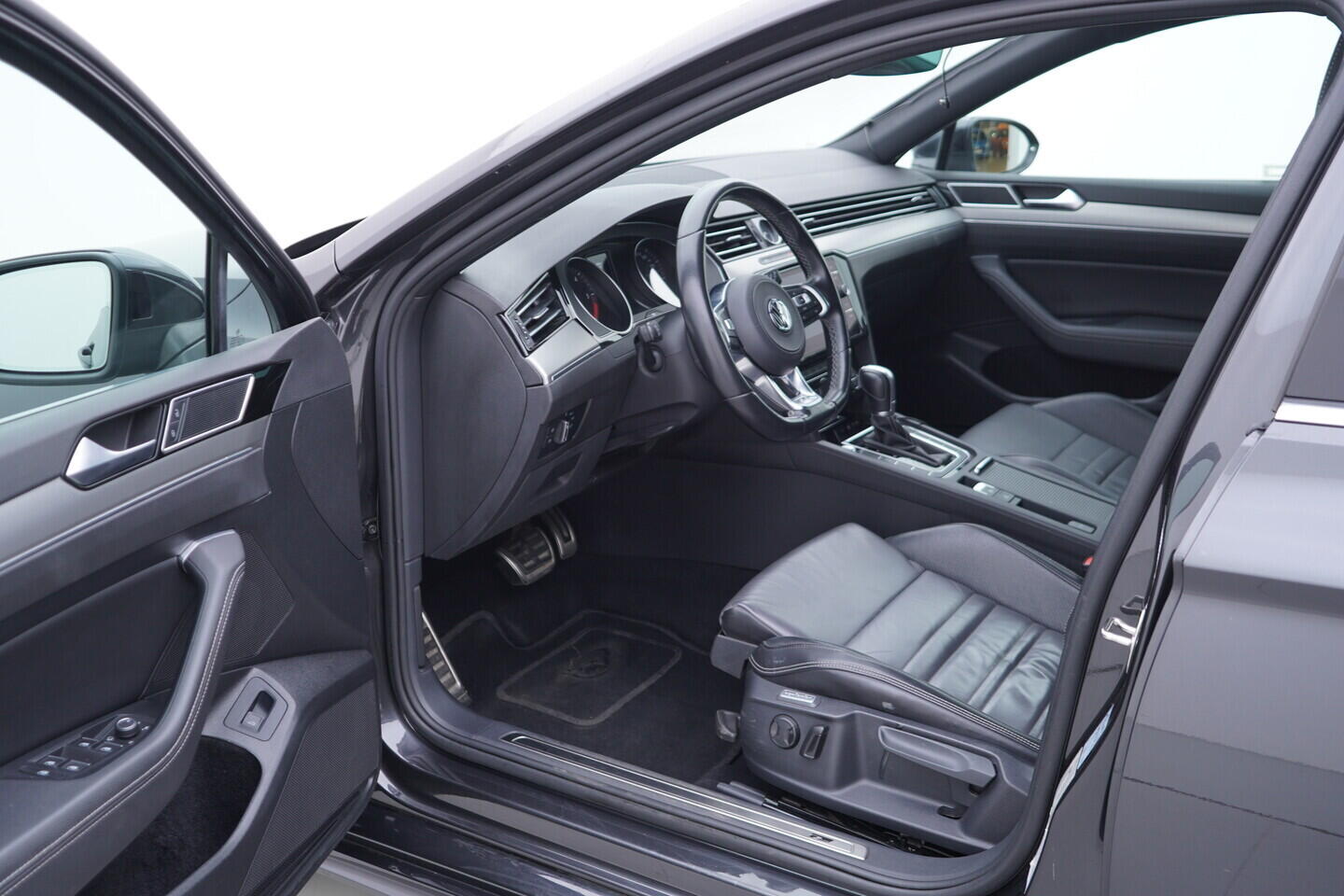 OV190V10983_18.webp_PASSAT  2.0 TDI 140 kW automat