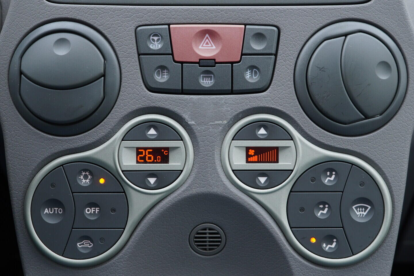 OV190V10986_27.webp_PANDA  1.2 i 44 kW manuál