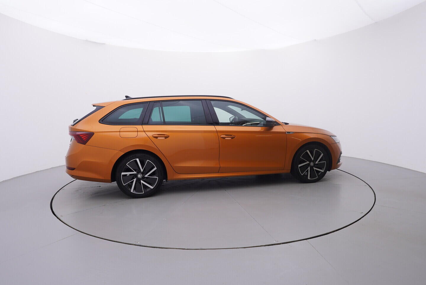 OV190V10990_15.webp_OCTAVIA  2.0 TSI 140 kW automat