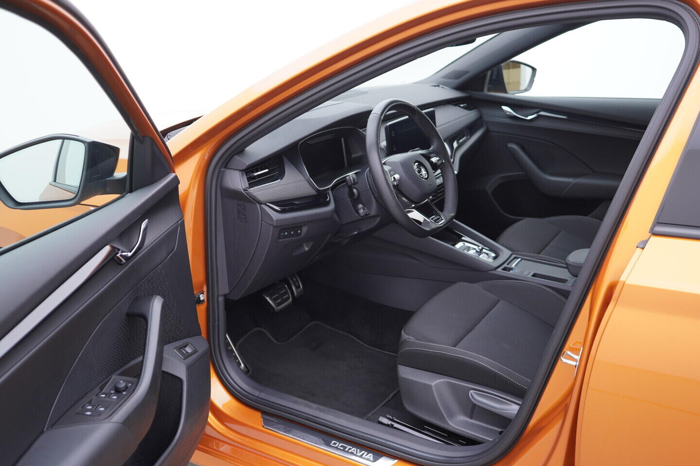 OV190V10990_18.webp_OCTAVIA  2.0 TSI 140 kW automat