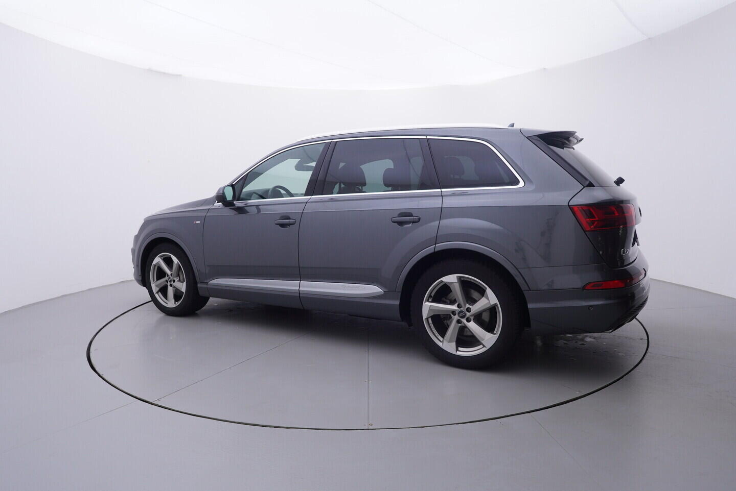 OV190V10992_12.webp_Q7 S-Line 3.0 TDI 210 kW automat, DPH