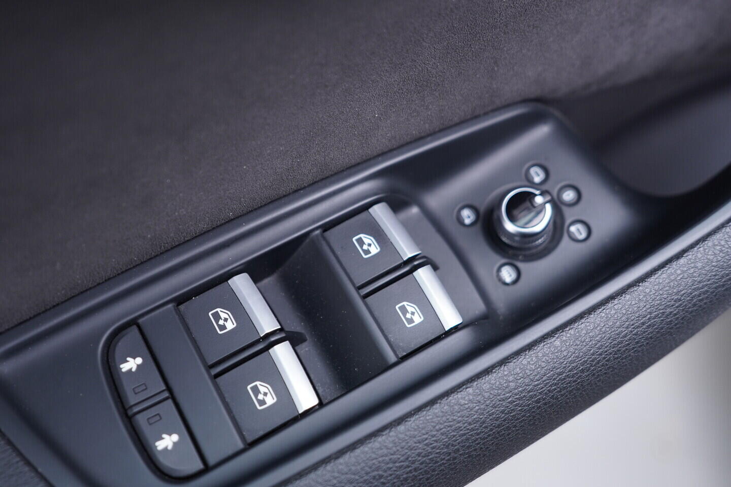 OV190V10992_20.webp_Q7 S-Line 3.0 TDI 210 kW automat, DPH