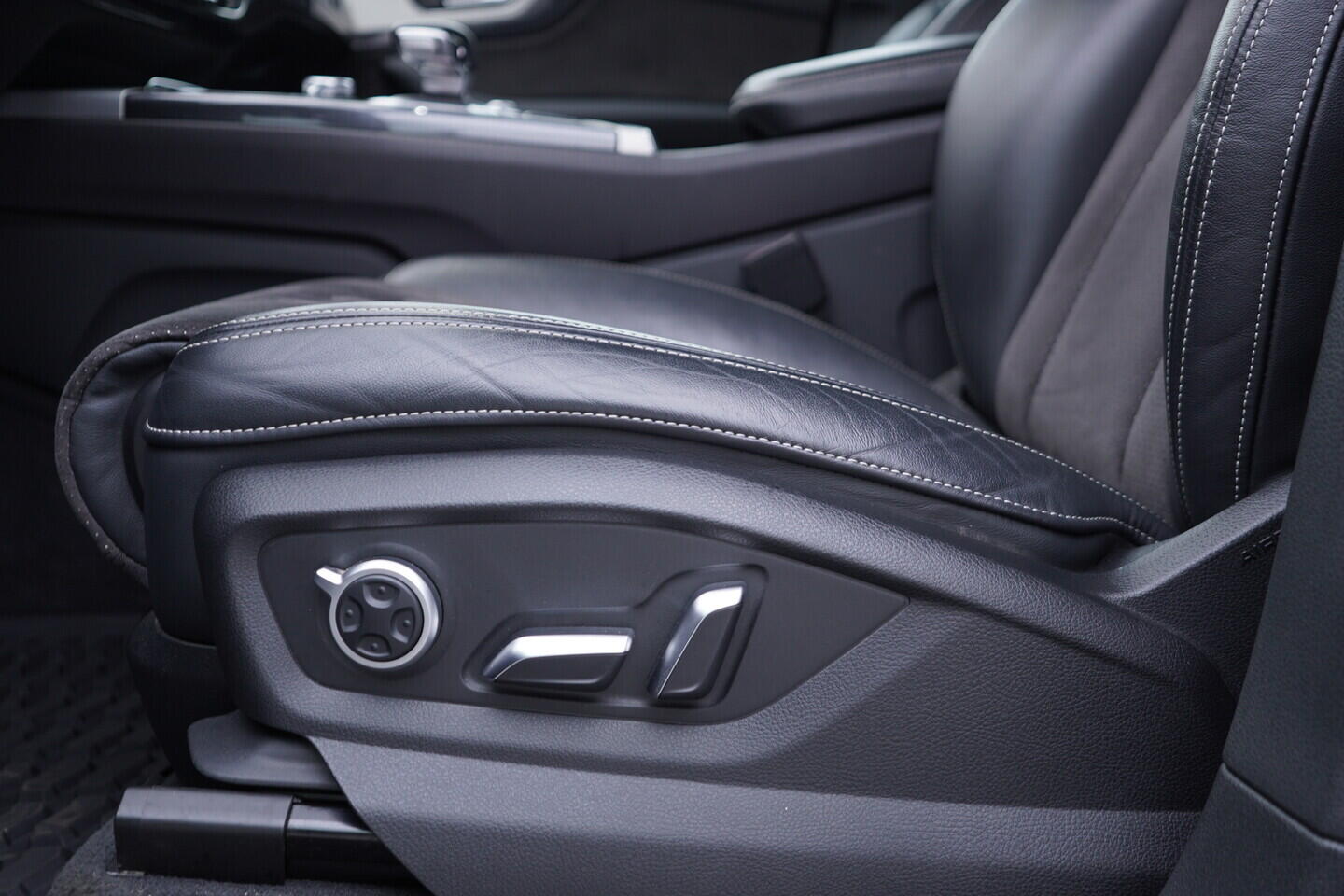 OV190V10992_21.webp_Q7 S-Line 3.0 TDI 210 kW automat, DPH