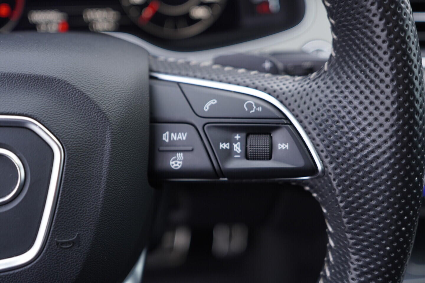 OV190V10992_28.webp_Q7 S-Line 3.0 TDI 210 kW automat, DPH